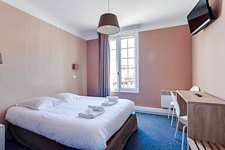 Economy Double Room (Shared Toilets and private bathroom)
