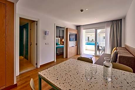 ONE BEDROOM APARTMENT WITH BALCONY 3ADULTS+1 CHILD