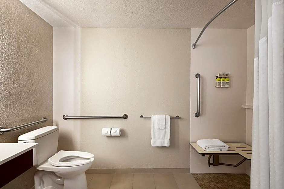 Holiday Inn Express and Suites Sarasota East By IHG