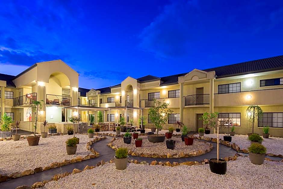 Canberra Parklands Central Apartment Hotel