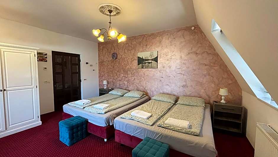 Pannónia Rooms and Apartments