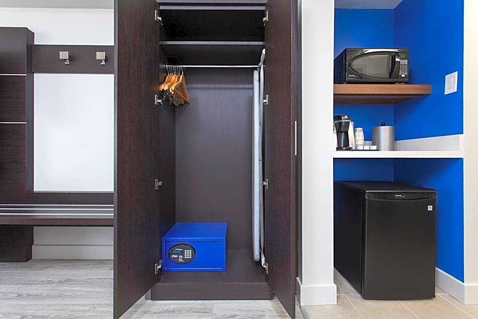 Holiday Inn Express & Suites Mississauga-Toronto Southwest By IHG