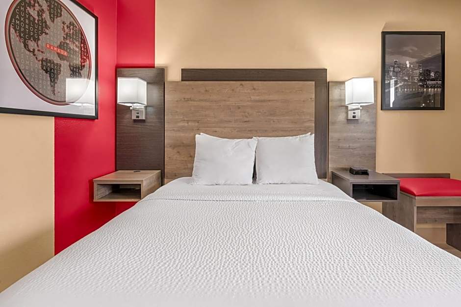 Ramada by Wyndham Minneapolis Golden Valley