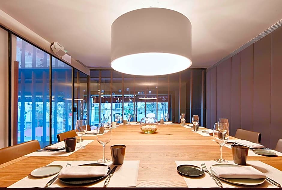 Alexandra Barcelona Hotel, Curio Collection by Hilton