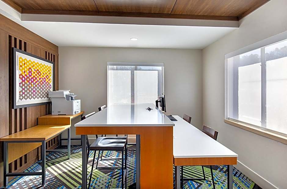 Holiday Inn Express Hotel & Suites Birmingham - Inverness 280 By IHG