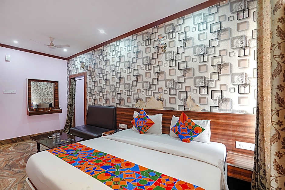 FabHotel Deepak Palace - Assi Ghat
