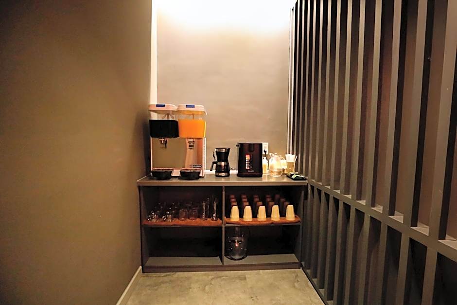 SAIGON TRAVEL LOUNGE