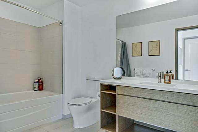 Modern Luxury 2 Bed with Panoramic City Views in Downtown LA
