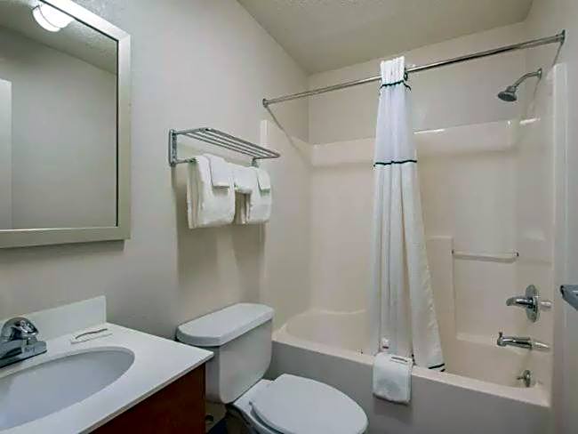 Birch Hill Suites Kansas City - Independence