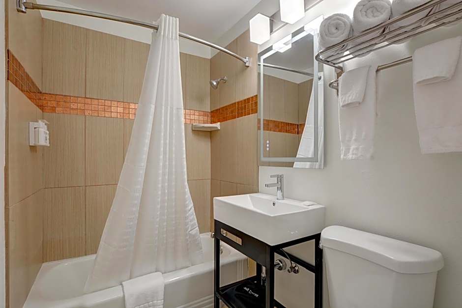 Signature Inn Medford