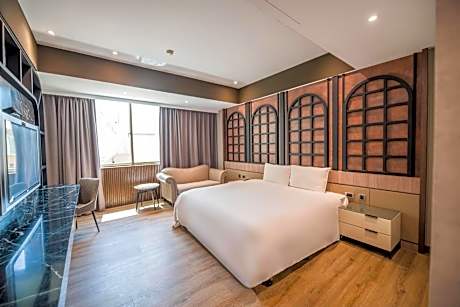 Business Suite with Free Parking