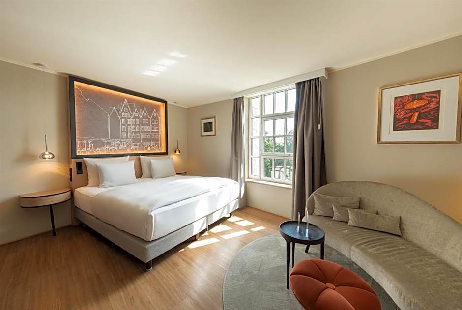 Wasserturm Hotel Cologne, Curio Collection by Hilton
