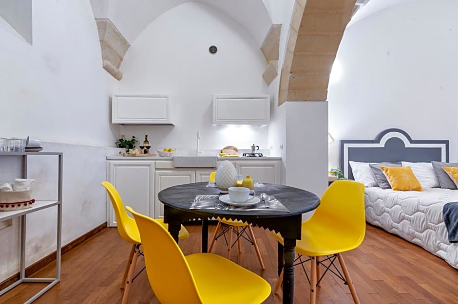 Yellow Loft - Old Town Apartment SIT