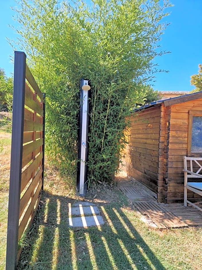 2 Locations insolites "vie en plein air" Bastide Bellugue maison d'hôtes reseau Bienvenue à la ferme à 3 mn de lourmarin