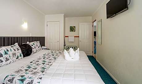 Two-Bedroom Apartment with Hot Tub