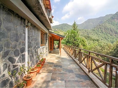 Woodside Retreat Pangot