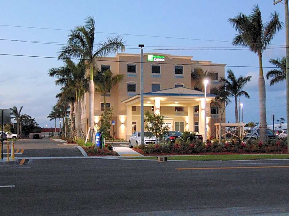 Holiday Inn Express & Suites Boynton Beach West By IHG