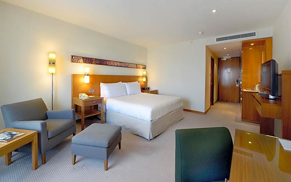 Canary Riverside Plaza Hotel