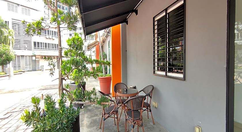 Z Hotel Ara Damansara, LRT, Mall, Airport