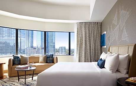 Premium King Room with Roll-In Shower - Mobility Access