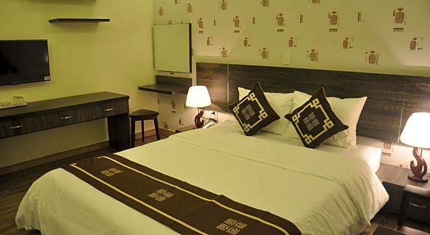 Rose Hotel