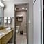 Orangewood Inn & Suites Kansas City Airport