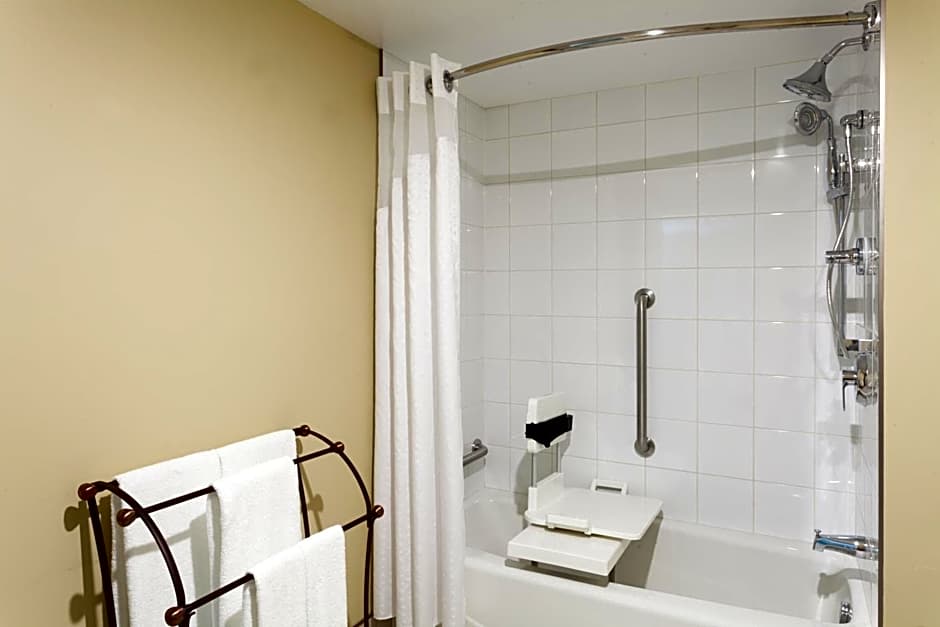 HOLIDAY INN EXPRESS & SUITES FREDERICTON By IHG