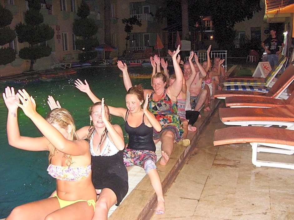 Club Sunset Apartments