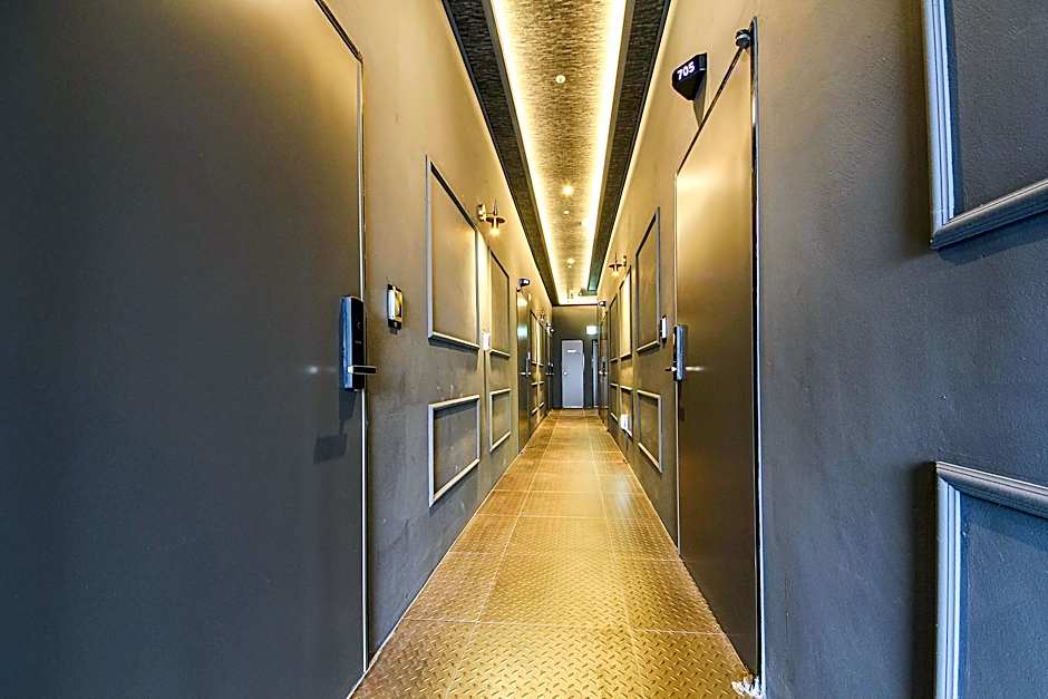 Hotel Hermes at Yongin Everland Station