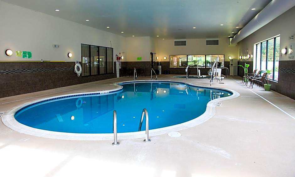 Holiday Inn Express & Suites La Vale/Cumberland By IHG