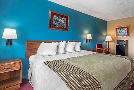 1 King Bed, Nonsmoking