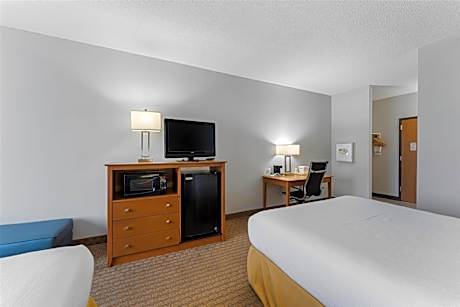 Quadruple Room - Smoking/Pet Friendly