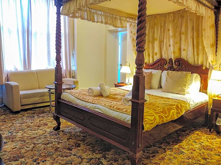 Wentworth House - Free Parking