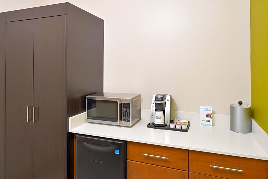 Holiday Inn Express Wixom, an IHG Hotel