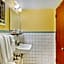 OYO Hotel Downtown Peoria IL I-74