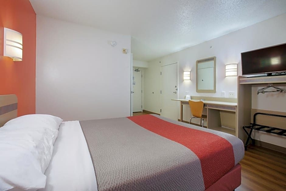 Motel 6-Brooklyn Center, MN - Minneapolis