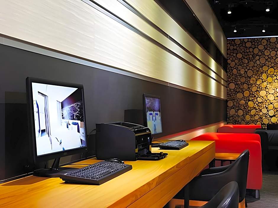 Airline Inn Taichung Green Park Way