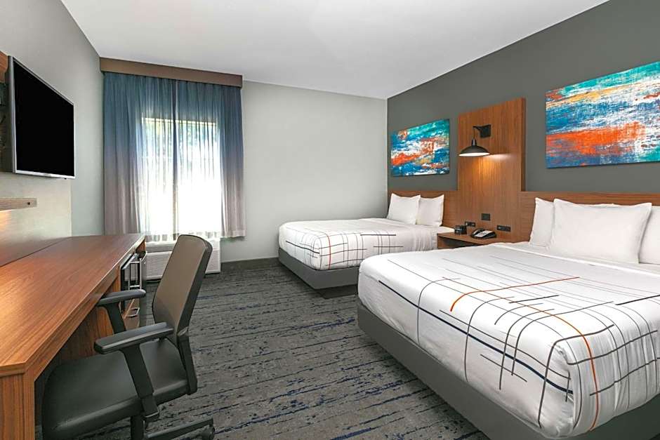 La Quinta Inn & Suites by Wyndham Jacksonville TX