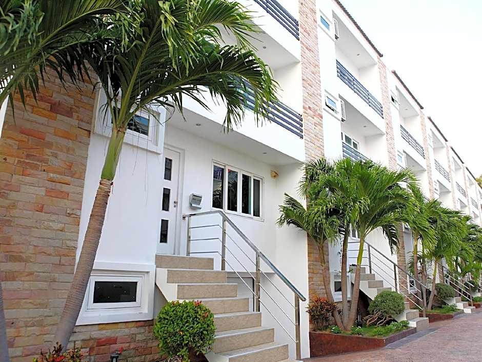 Hidden Palm Pool Villas