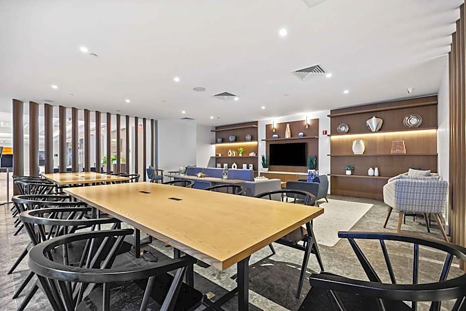 DoubleTree by Hilton New York JFK Airport