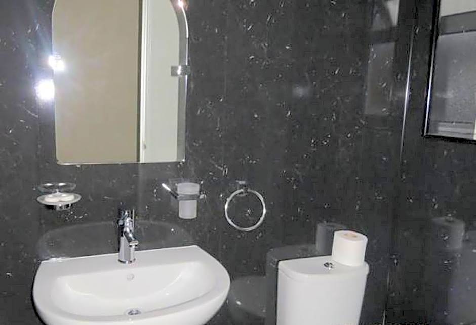 The Old Black Horse Inn