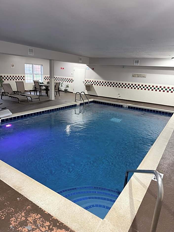 Country Inn & Suites by Radisson, Elgin, IL