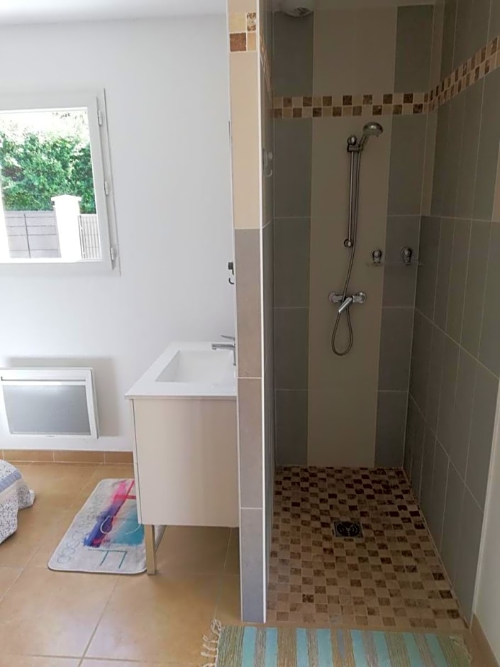 Chambre hôtes jacuzzi climatiseur provence