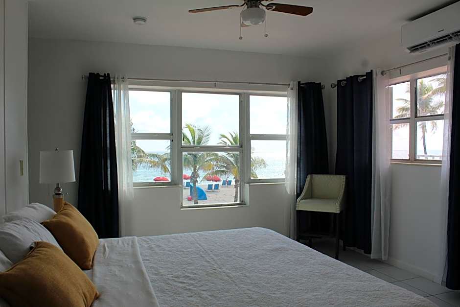 Photo 1 of 8 of 1 King Bed, Sea View