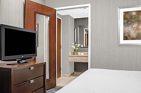 1 Bedroom Executive Suite, 1 King, Sofa bed, Balcony