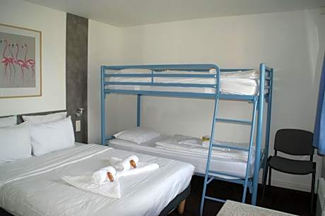 Family Room (2 Adults + 2 Children)