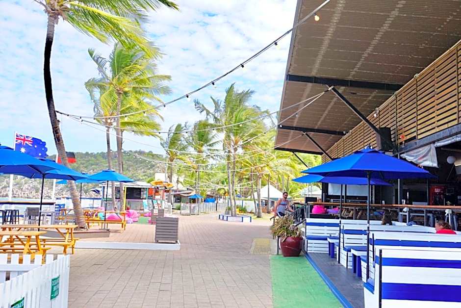 Base Backpackers Hotel Magnetic Island