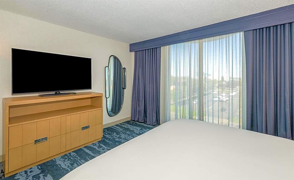 Embassy Suites by Hilton Minneapolis Bloomington Edina