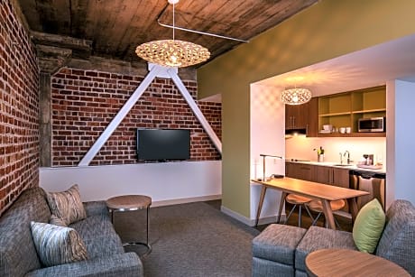 Studio, Multiple Beds (2 Queen Beds and 1 Double Sofa Bed)