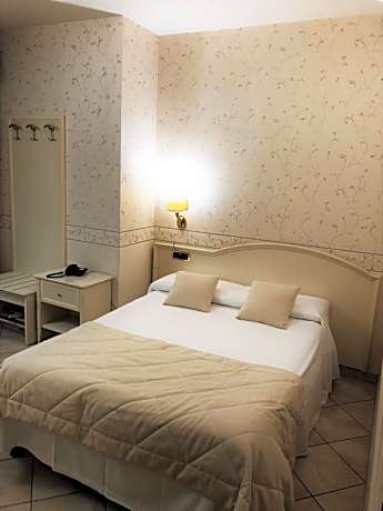 Single Room with French Bed